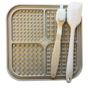 נייצר קיצן סט משטח ליקוק + מרית ומברשת ניקוי Nature's Kitchen